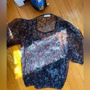 Cute floral top size small new no tag